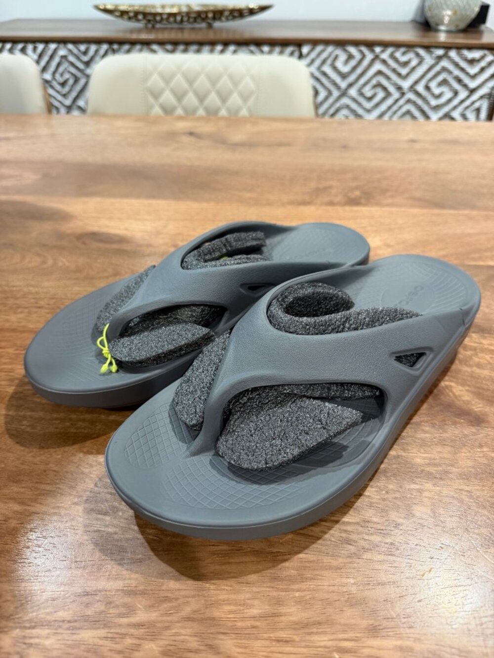 OOFOS Flip Flops Slate Grey Size 7M/9W Brand New No Box